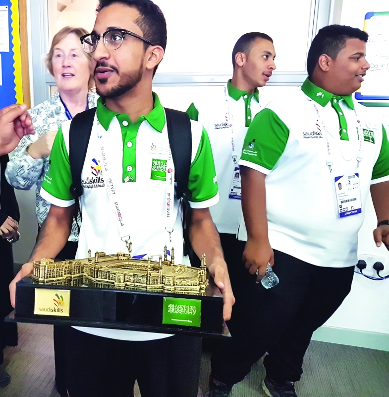 "■ الفريق السعودي المشارك في المسابقة"