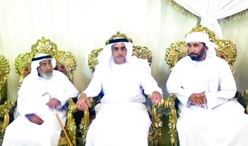 "Ⅶ سيف بن زايد مواسياً أسرة الفقيد"