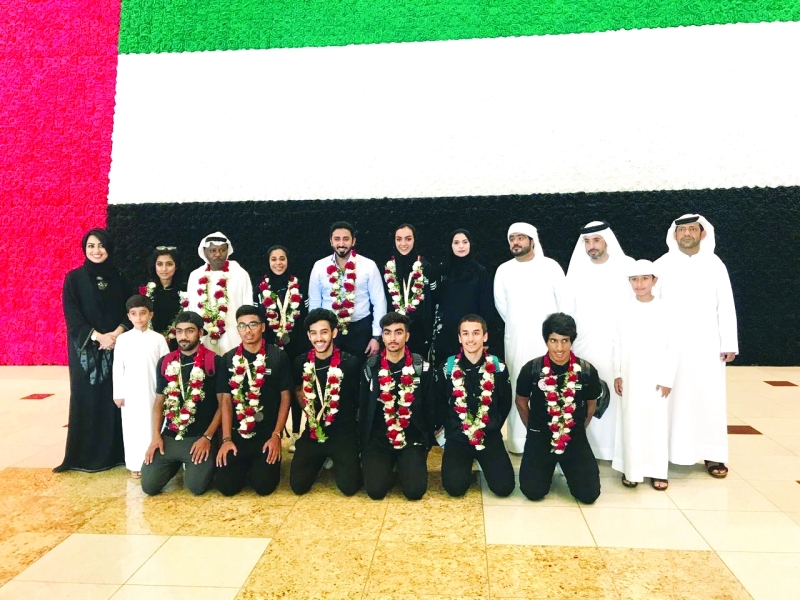 "■ خلال استقبال نجوم الدراجات الواعدين في مطار دبي | البيان"