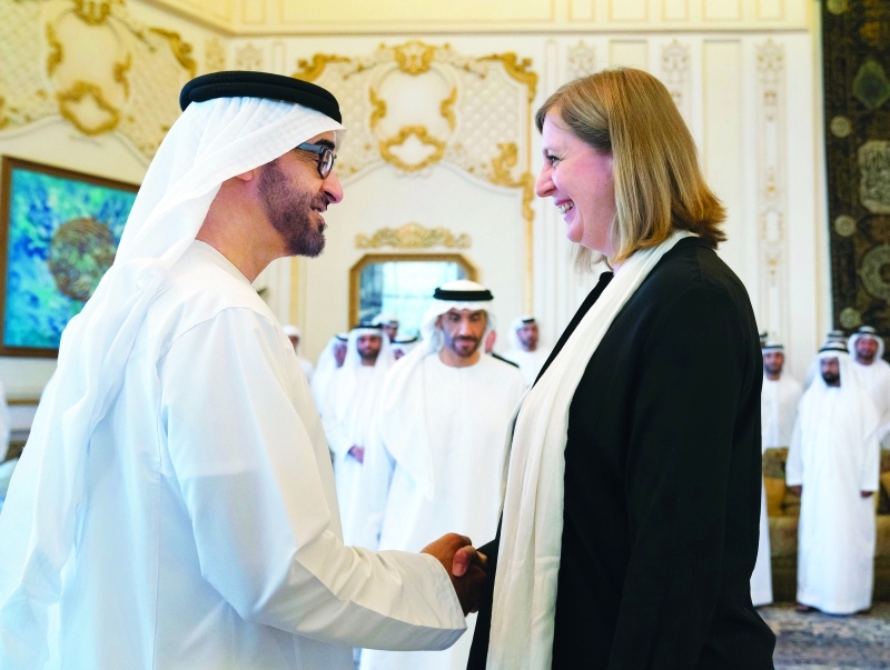 "محمد بن زايد لدى استقباله باربرة ميدل"