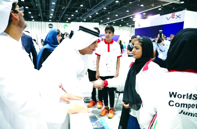 "Ⅶ سموه متحدثاً لإحدى المشاركات"