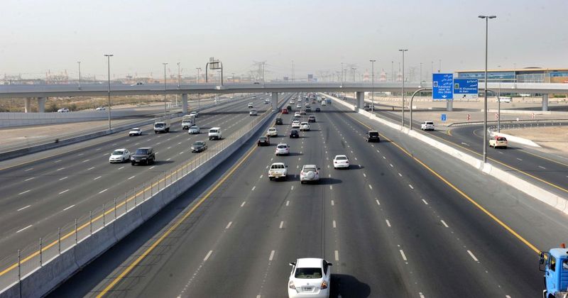 وفاة فتاة وإصابة 5 أشخاص بحادث تدهور مركبة في دبي