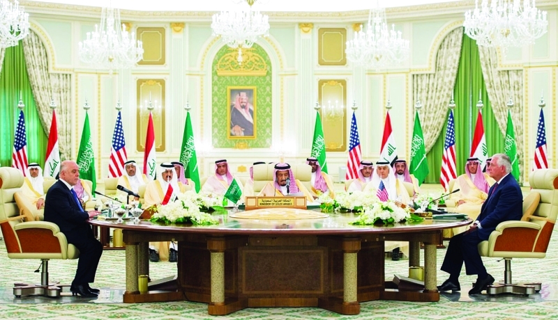 "■ العاهل السعودي ورئيس الوزراء العراقي ووزير الخارجية الأميركي خلال إطلاق مجلس التنسيق | رويترز"