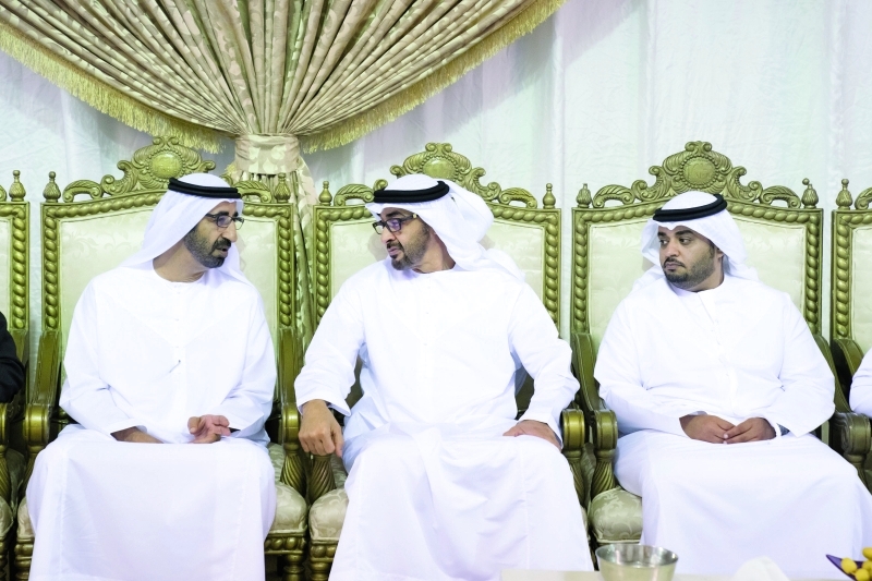 "■ محمد بن زايد معزياً سلطان الشامسي"