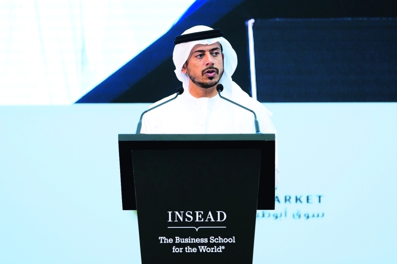 "سلطان بن طحنون"