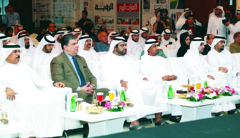 "■ محمد بن حمد خلال الملتقى بحضور راشد بن حمد ومنصور المنصوري وحمدان الكعبي وعلي الهاملي | تصوير - زيشان احمد"