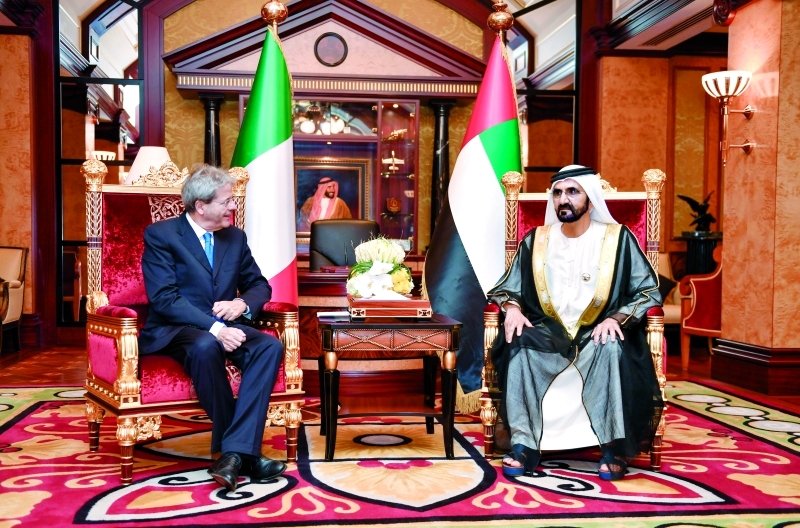 "■ محمد بن راشد وباولو جينتيلوني خلال الاستقبال"
