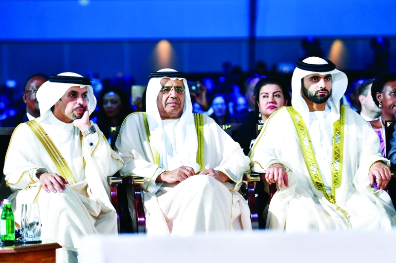 "■ منصور بن محمد وعبيد الطاير وحمد بوعميم يتابعون فعاليات المنتدى"