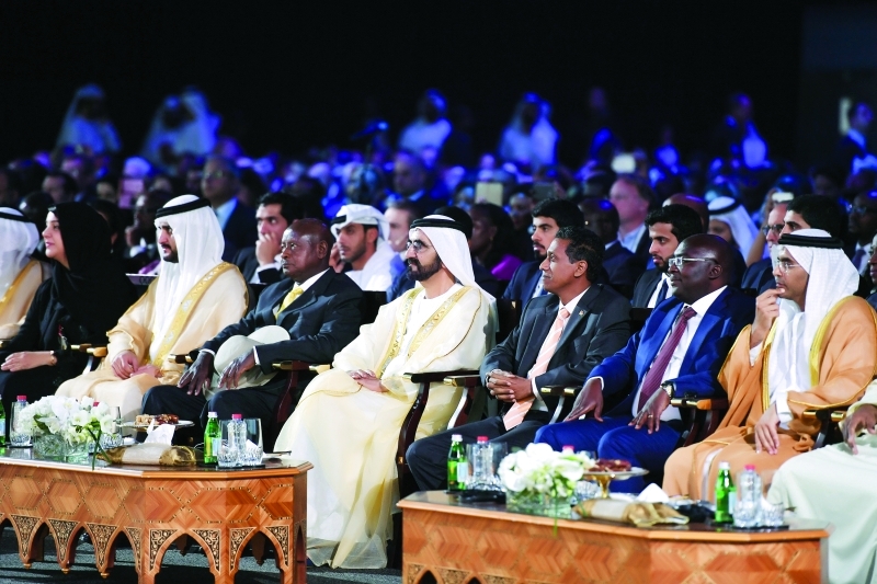 "■ محمد بن راشد خلال افتتاح المنتدى العالمي الأفريقي للأعمال بحضور مكتوم بن محمد ويوري موسيفيني وداني فور وريم الهاشمي وماجد الغرير وعدد من القادة | تصوير: محمد هشام"