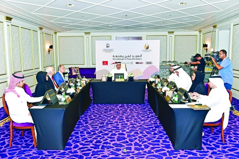 "مجلس الأمناء أُثناء الاجتماع برئاسة الطاير | البيان"
