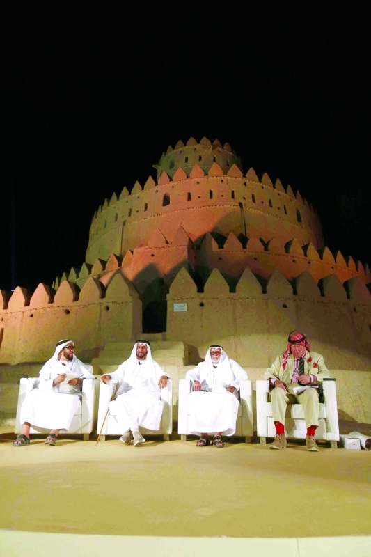 "■ فيصل القاسمي وعبدالله الكعبي وتيم كورتيناي وسيف البدواوي في الجلسة الحوارية | تصوير: عمران خالد"