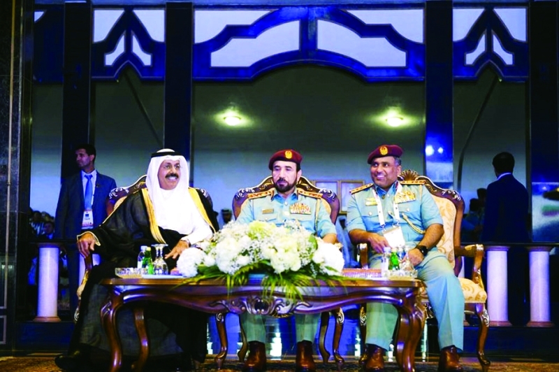 "Ⅶ الشعفار يتوسط الصباح والظاهري في منصة الحفل   |  وام"