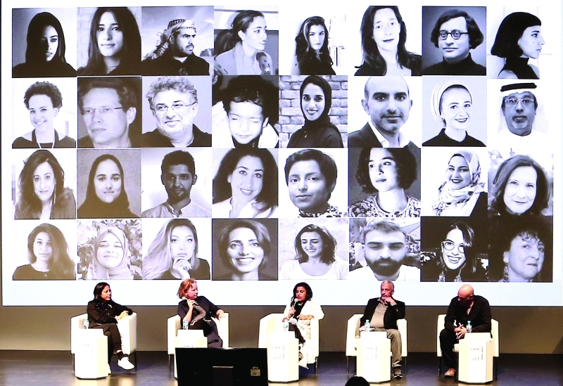 "■ من اليسار نسيبة، أليسون، الصايغ، كاظم، وأبوالفتوح يتحدثون عن فعاليات فن أبوظبي | تصوير - مجدي اسكندر"