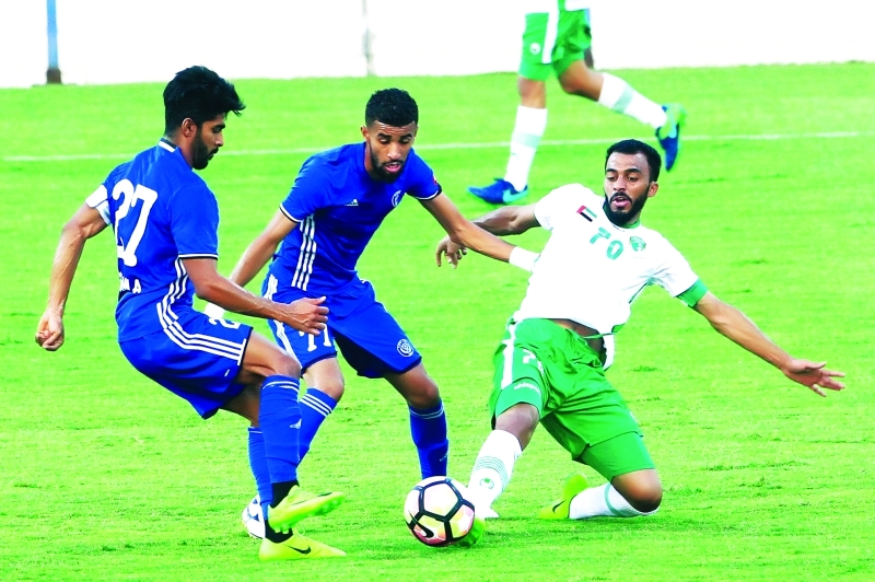 "■ من لقاء سابق بين النصر والإمارات في دوري الرديف | تصوير: عاطف الغمري"