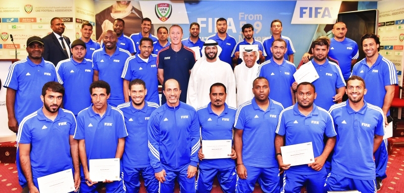 "بن غليطة يتوسط الدارسين في دورة اللياقة البدنية | البيان"