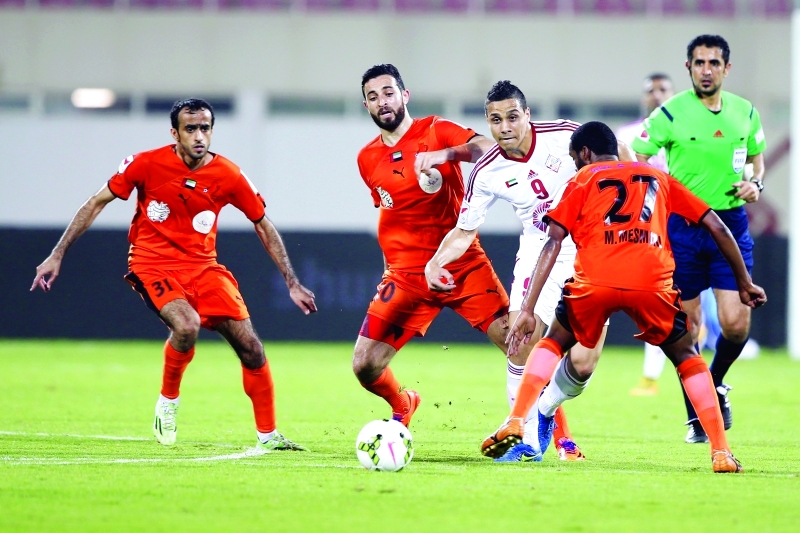 "مباراة الشارقة وعجمان في دوري الخليج العربي في الجولة ال21 وذلك على ملعب الاول , ابريل 11 2015 . تصوير يونس يونس"