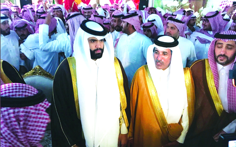 "سلطان بن سحيم لحظة وصوله الى موقع الحشد"