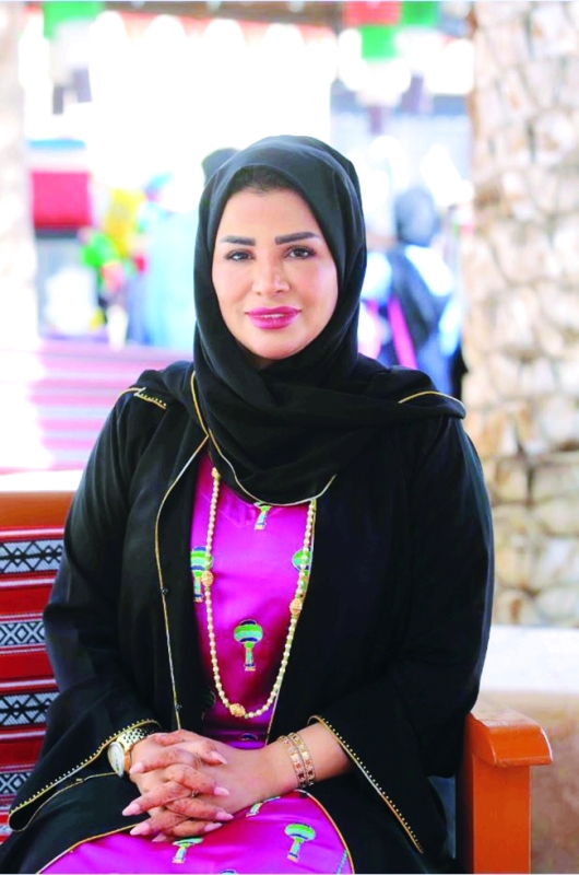 "■ منى المهيري"