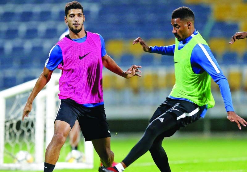 "من تدريبات سابقة لشباب الأهلي دبي | البيان"