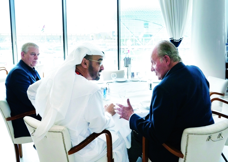 "محمد بن زايد ملتقياً خوان كارلوس بحضور دوق يورك | وام"