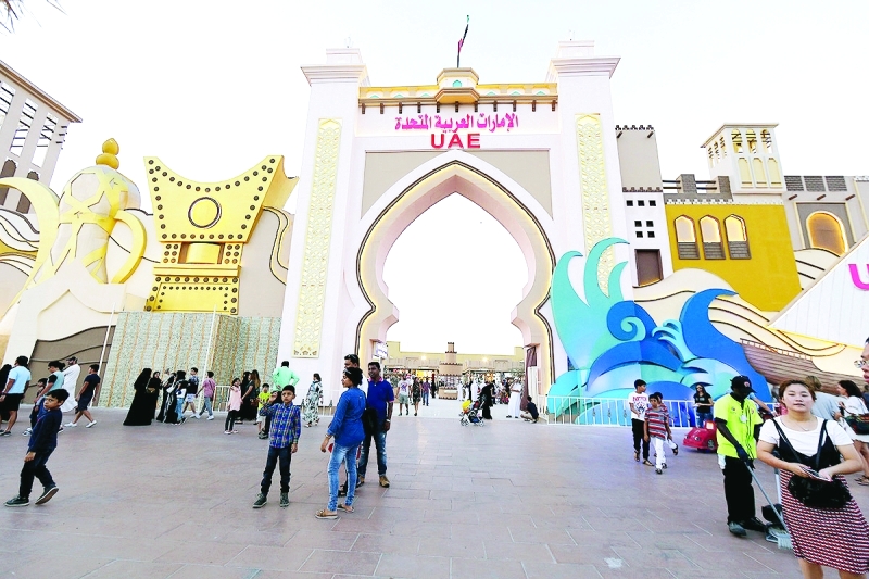 "■ الجناح الإماراتي يطل على شكل مجسمات تراثية | من المصدر"