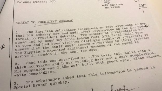 "برقية تشير إلى اتصال السفير المصري في لندن بالخارجية البريطانية لاعطائها معلومات عن \"عضوين في فرقة الاغتيال\"."