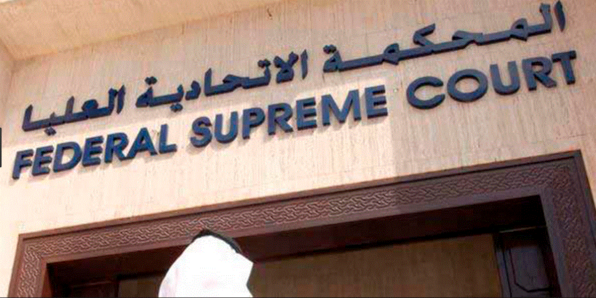 سجن وإبعاد آسيوي تبول في الطريق العام