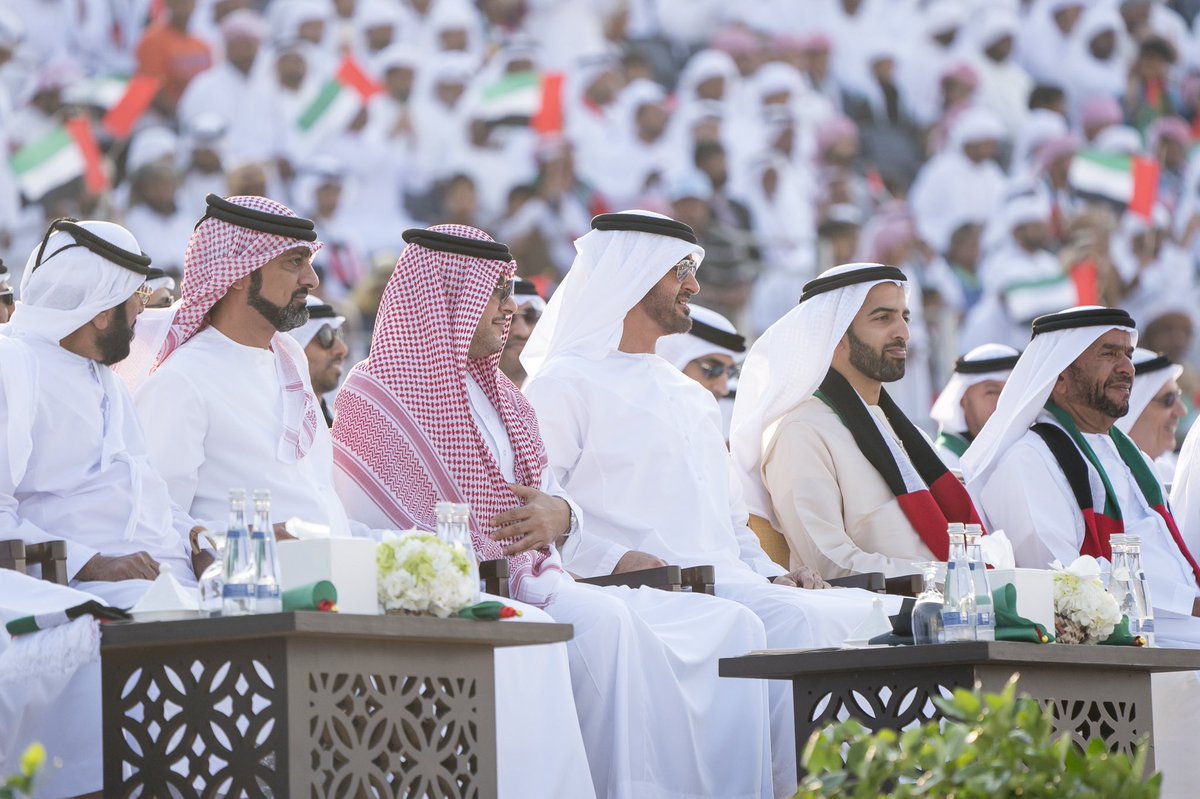 محمد بن زايد يشهد "مسيرة الاتحاد"