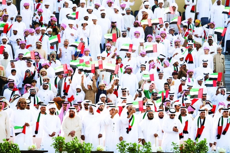 "■ أبناء الوطن يتابعون فعاليات الاحتفال"