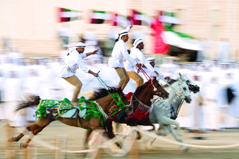 "■على صهوة الخيل عروض تخطف الأنفاس"