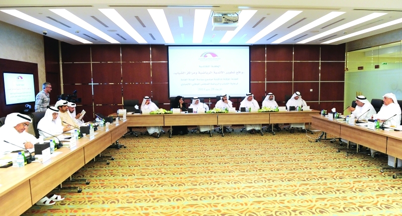 "Ⅶ جانب من اجتماع اللجنة المعنية بشأن سياسة هيئة الرياضة | البيان"