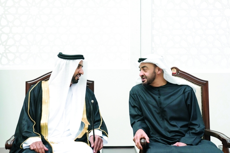 "Ⅶ محمد بن زايد متحدثاً إلى العريس | تصوير: حمد الكعبي"