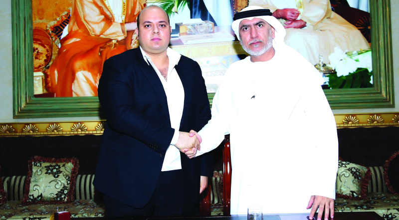 "عقب توقيع عقد إنشاء مجمع تجاري في النادي | البيان"