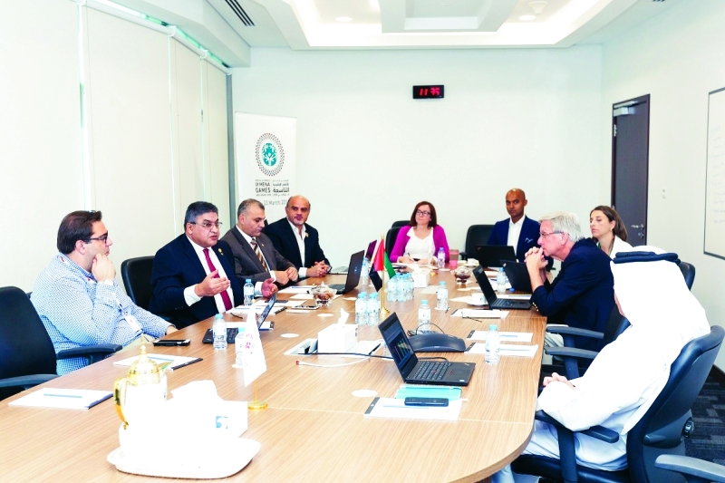 "وفد الأولمبياد الإقليمي مع اللجنة المنظمة في أبوظبي | البيان"