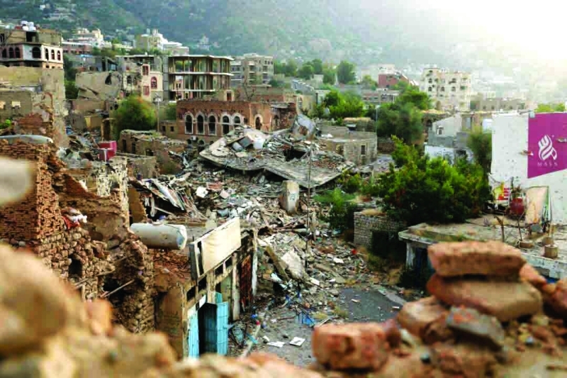 "■ دمار هائل خلفته الميليشيات الحوثية الإيرانية في تعز  |  أرشيفية"