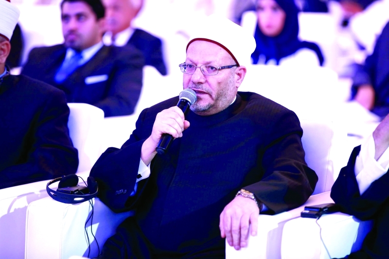 "■ شوقي علام"