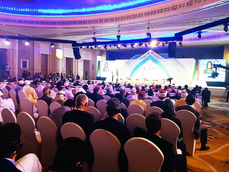 الشيخة فاطمة تدعو إلى إبراز هوية الإسلام الوسطي