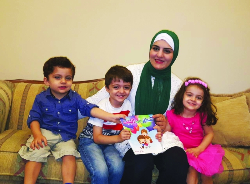 "لينا أبو سمحة تتوسط ميريانا وأشقاءها أبطال قصة «سنطير إلى البيت»"