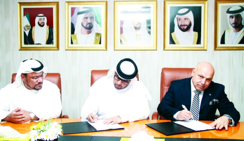 "■ خلال توقيع الاتفاقية | البيان"