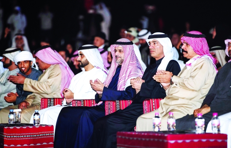 "■ ولي عهد الشارقة يتابع عرض الافتتاح | وام"