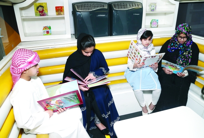 "■ القراءة تعزز قيمة اللغة العربية في المجتمع   |   أرشيفية"