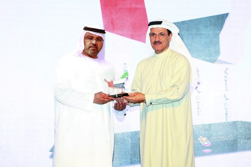"وزير الاقتصاد خلال تكريم «البيان» | البيان"