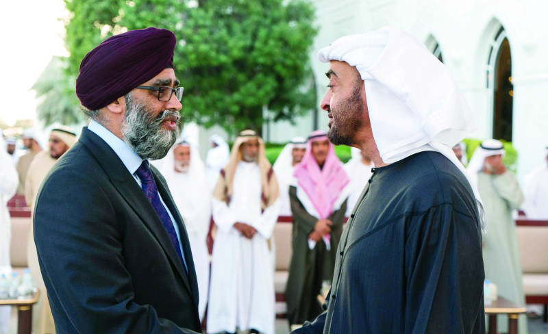 "■ محمد بن زايد مرحباً بوزير الدفاع الكندي"