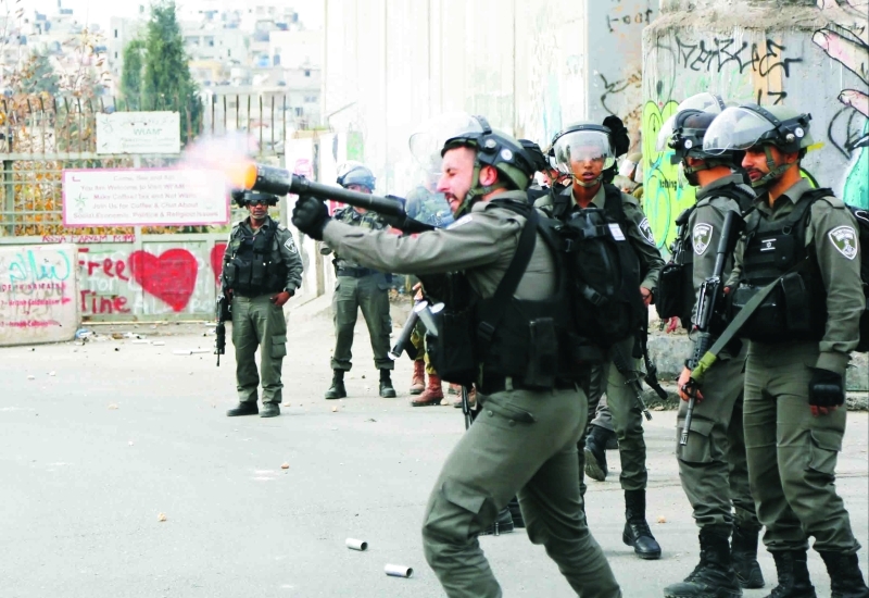 "جنود الاحتلال يطلقون النار على المتظاهرين في بيت لحم | أ.ب"