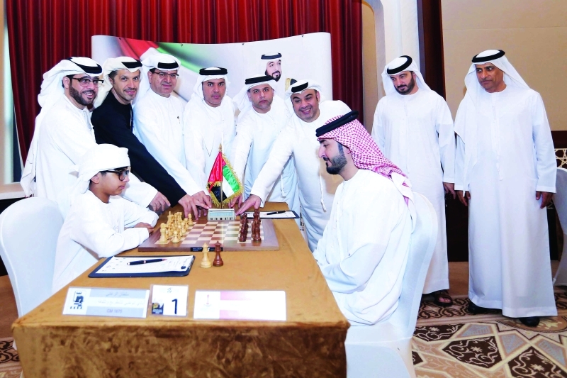 "■ المعيني وإدارة نادي أبوظبي يعلنان افتتاح منافسات الرجال | البيان"