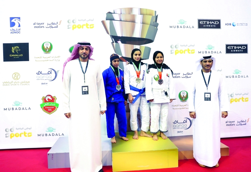 "جانب من تتويج الفائزات | البيان"