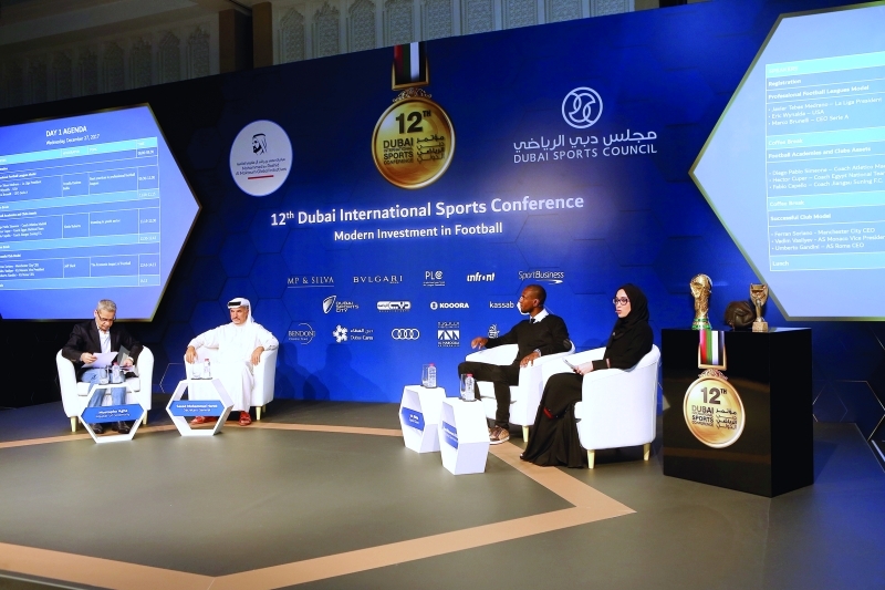 "■ سعيد حارب وحصة الكوس والنجم العالمي أبيدال ومصطفى الآغا أثناء المؤتمر  |   تصوير غلام كاركر"