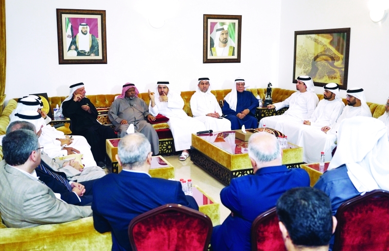 "■ عبد الغفار حسين وبلال البدور وجمال بن حويرب وعارف الشيخ وصلاح قاسم وسعيد النابودة خلال المحاضرة | تصوير: حصة إسماعيل"