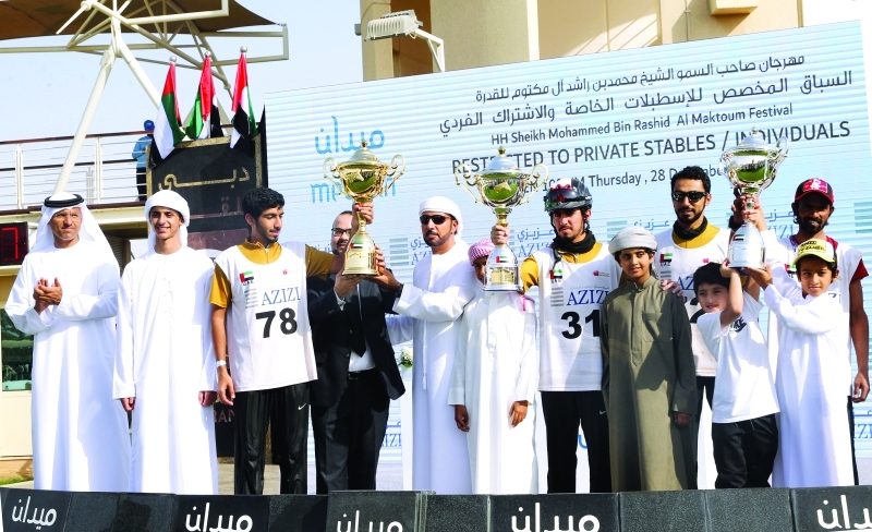 "سلطان السبوسي والبطل غيث يتسلمان كأس المركز الأول من فؤاد عزيزي بحضور محمد العضب"