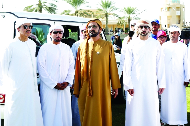 "البطلة والوصيفة والثالثة عقب التتويج"